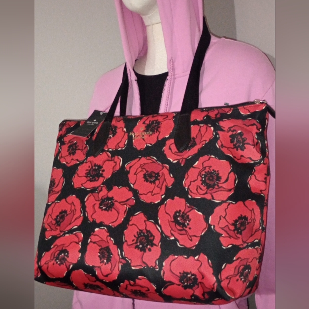 Kate Spade NWT Mel Poppy printed packable tote with matching pouch.